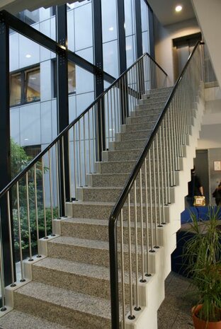 PVC Trapleuningprofiel voor vlakke leuning klassiek F408-031 grijsbruin