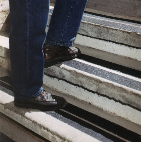 Antisliptape korrel fijn 25 mm rood