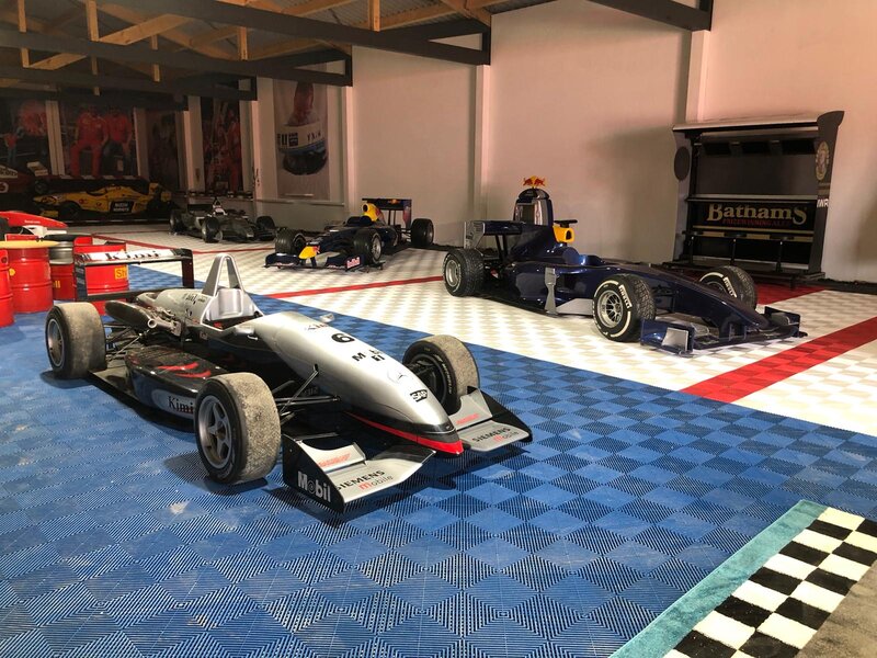 Klickfliesen f&uuml;r Motorsport