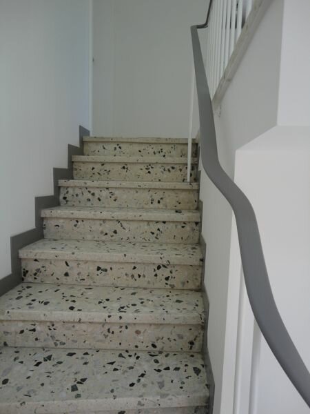 Profil&eacute;s de rampe d'escalier ronds en plastique