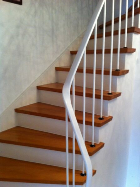 Profil&eacute;s de rampe d'escalier ronds en plastique