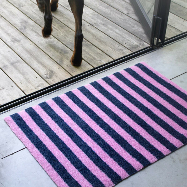 Deurmat-ColorStar-rose-marine-bij-achterdeur-bofloor